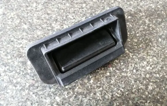 Mercedes-Benz E W212 Tailgate opening switch 2218702410