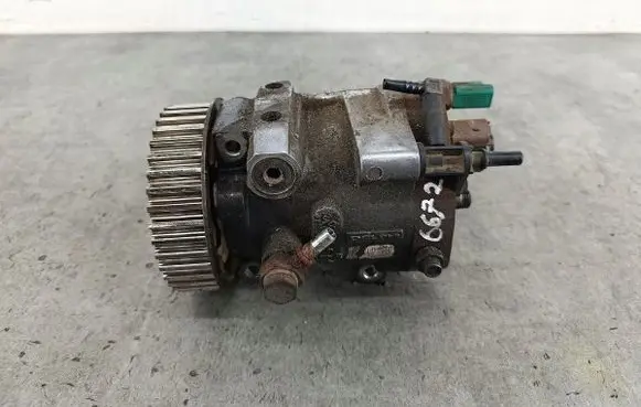 Renault Clio II Fuel injection high pressure pump