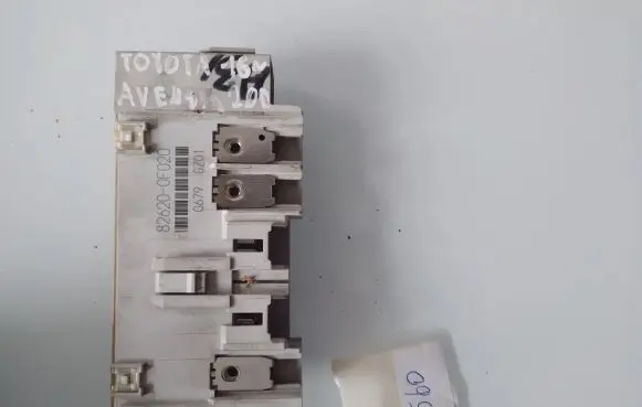 Toyota Avensis T270 Fuse box set 826200F020