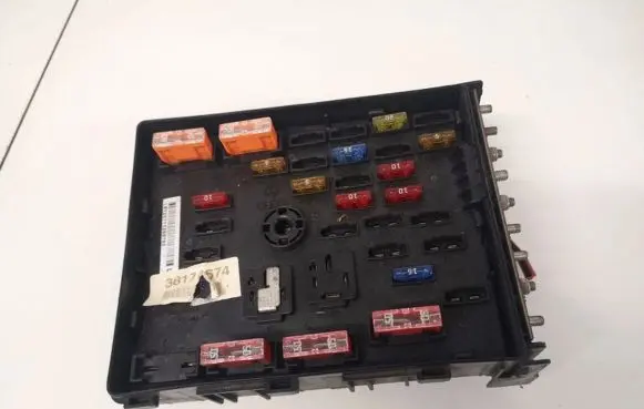 Volkswagen PASSAT B6 Fuse box set 3c0937125 6359-2777