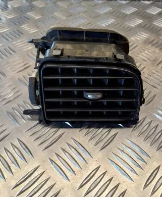 Volkswagen Polo V 6R Dash center air vent grill 6RF819728 W18406 P0F1U021