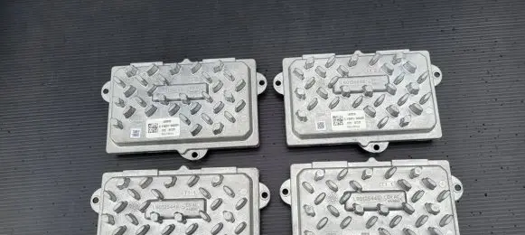 Peugeot 508 II Voltage converter/converter module 