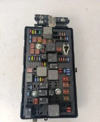 Opel Insignia A Fuse module 13345496