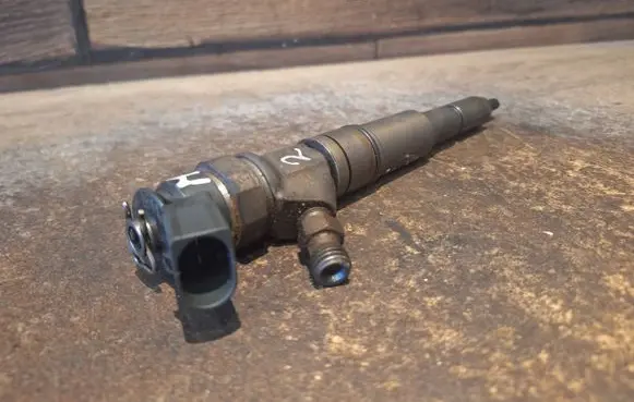 BMW X3 E83 Fuel injector 7793836
