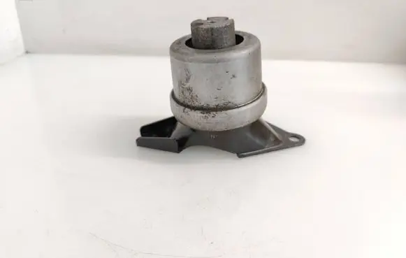 Volkswagen Transporter - Caravelle T5 Engine mount bracket 7E0199256J