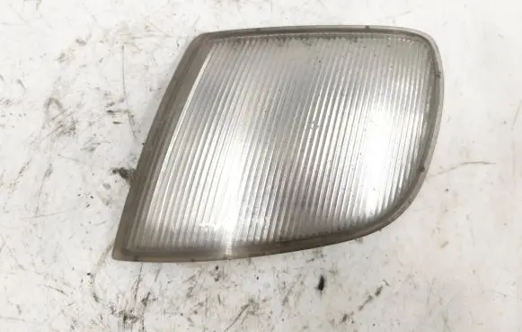 Volkswagen PASSAT B4 Front reflector 185102B