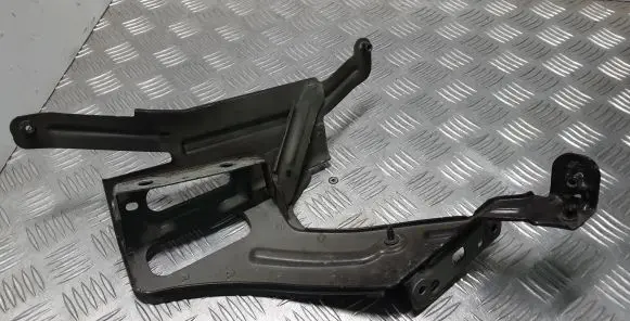 Audi A6 S6 C8 4K Fender mounting bracket 4K0821131