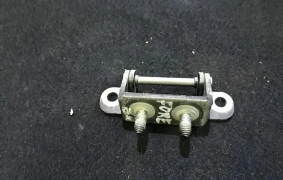 Subaru Forester SF Tailgate/trunk/boot hinge
