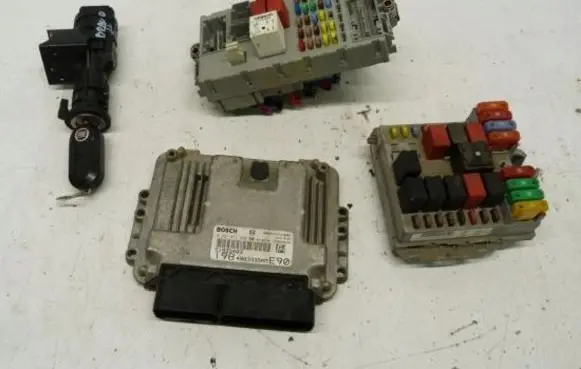 Fiat Bravo Engine ECU kit and lock set 0281015560 51832042