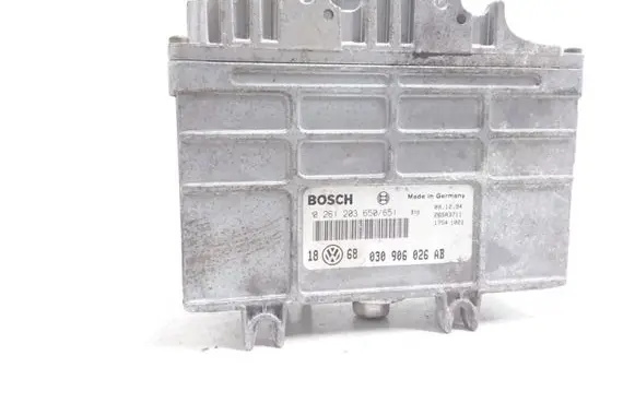 Volkswagen Golf III Engine control unit/module 030906026AB 0261203650