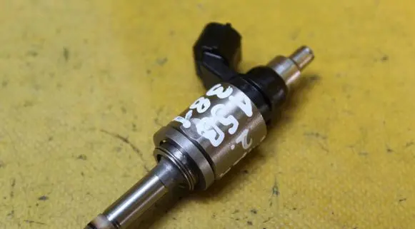 Mazda 2 Fuel injector