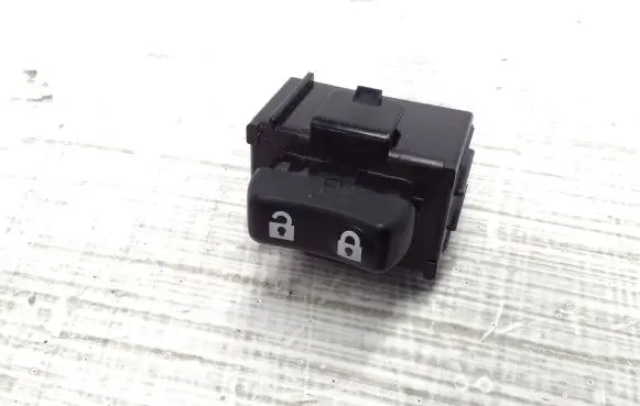 Lexus CT 200H Central locking switch button 