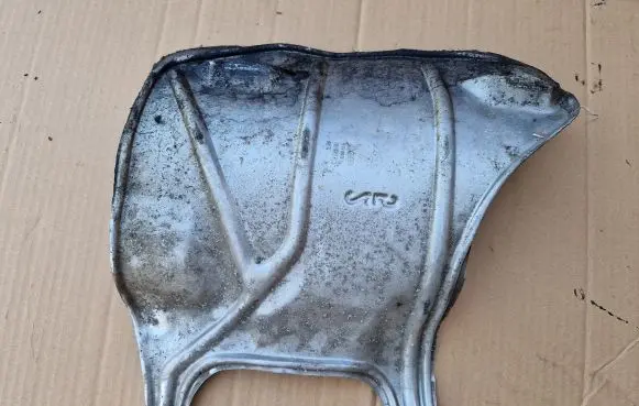Volkswagen Golf II Heat shield in engine bay 191803312