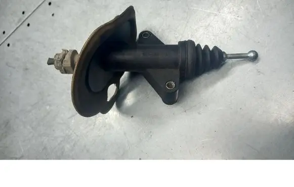 Ford Mondeo Mk III Clutch master cylinder 