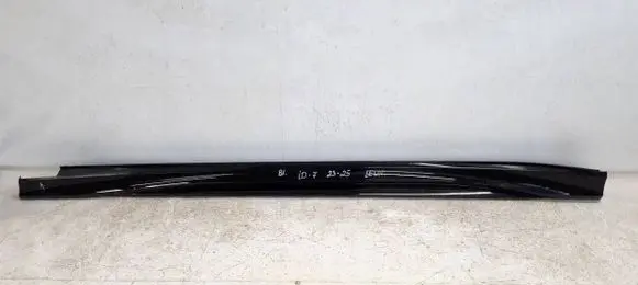 Foot area side trim