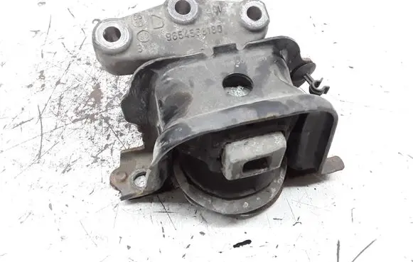 Peugeot 207 Engine mount bracket 9654568180