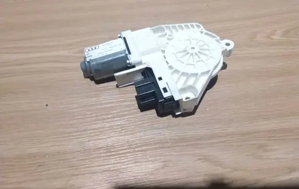 Skoda Yeti (5L) Front door window regulator motor 8K0959811