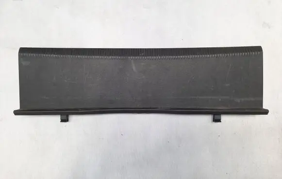Trunk/boot sill cover protection