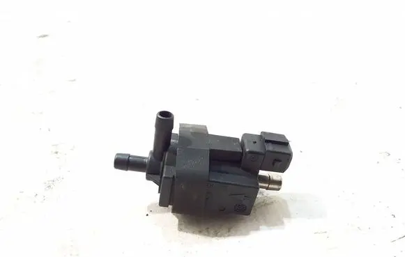 Jaguar XJ X351 Vacuum valve 9X2Q9K378AC