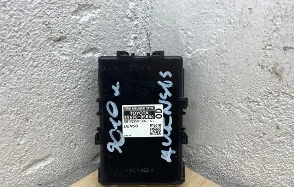 Toyota Avensis T270 Power management control unit 8969005040 MB1028500060