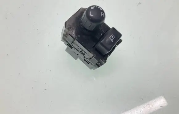 Nissan Leaf II (ZE1) Wing mirror switch