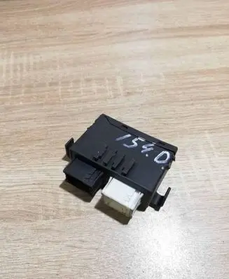 BMW 3 E46 Wing mirror control module 6916054