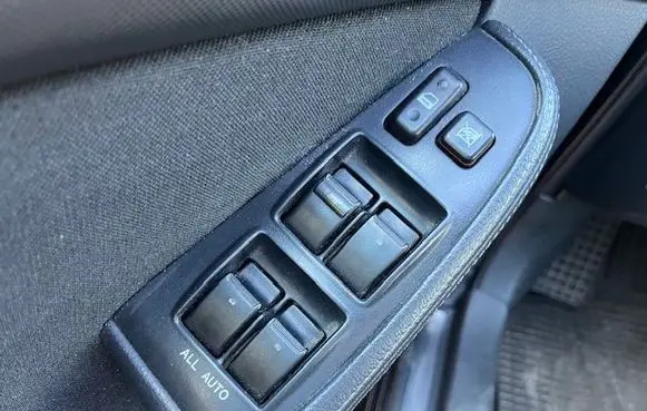 Toyota Avensis Verso Electric window control switch 