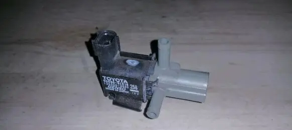 Toyota Corolla E120 E130 Turbo solenoid valve 9008091218 90080-91218