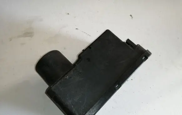 Volkswagen PASSAT B3 Central locking vacuum pump 357862257