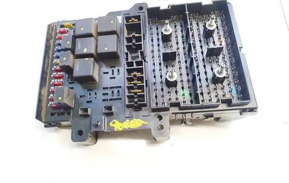 Chrysler Voyager Fuse box set P04707996AE t-aj302730298