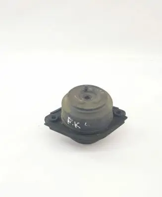 Mercedes-Benz R W251 Engine mount bracket