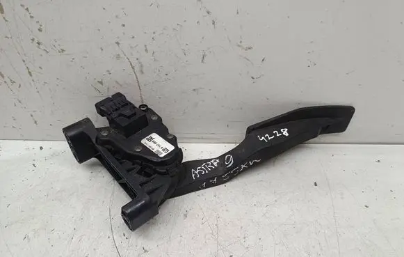 Opel Astra G Accelerator throttle pedal 9157998 6PV00811200