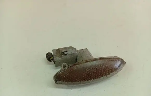 Toyota Auris 150 Front fender indicator light