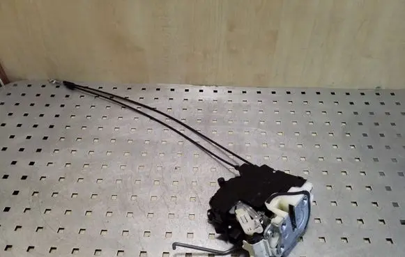 Peugeot 4007 Rear door lock