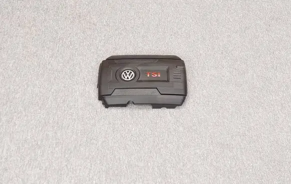 Volkswagen Golf VII Engine cover (trim) 06K103925P 06K103925BP 06K103925BJ
