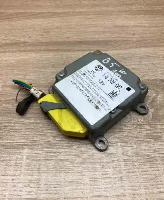 Volkswagen PASSAT B5 Airbag control unit/module 1J0909607 5WK4199 WithPlug