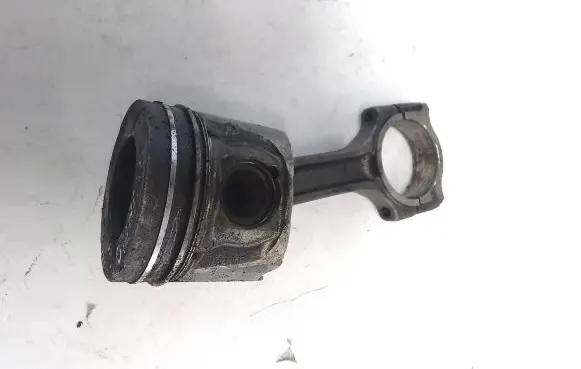 Opel Vivaro Piston with connecting rod