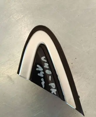 Volvo V40 Front door glass trim molding 31349229 31391032 31391030