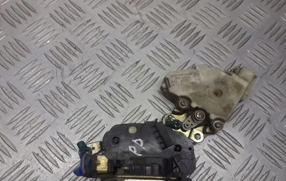 Nissan Almera Tino Front door lock 