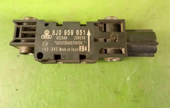 Audi A3 S3 8P Airbag deployment crash/impact sensor 8J0959651