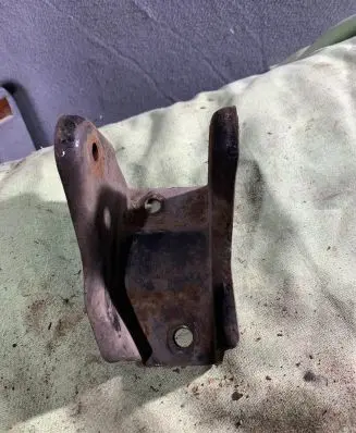 Hyundai Sonata Engine mounting bracket