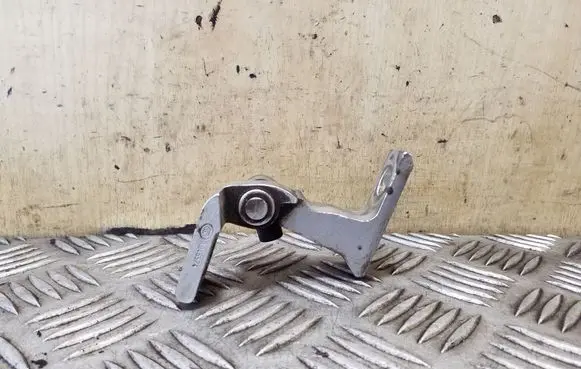 Volkswagen PASSAT B8 Front door lower hinge 8X0831403E 8X4833405A