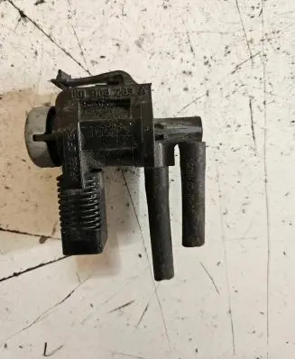 Audi A6 S6 C6 4F Turbo solenoid valve 1K0906283A