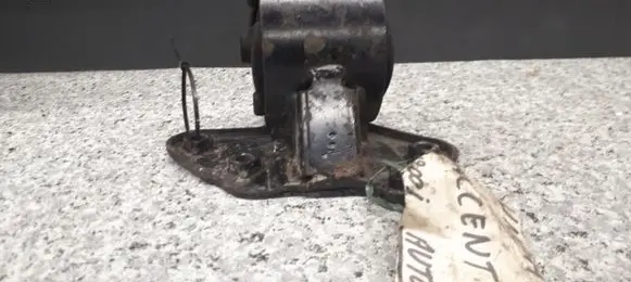 Hyundai Lantra II Engine mount vacuum valve 