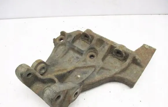 Nissan Serena Generator/alternator bracket 