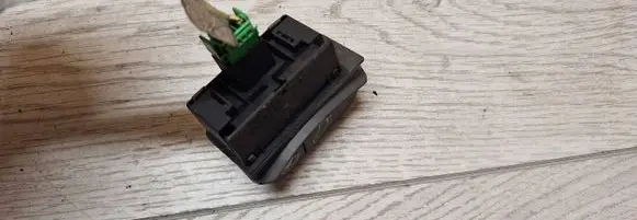 Volvo V70 Tailgate opening switch 9162946
