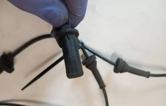 Volvo S60 ABS brake wheel speed sensor 9467580