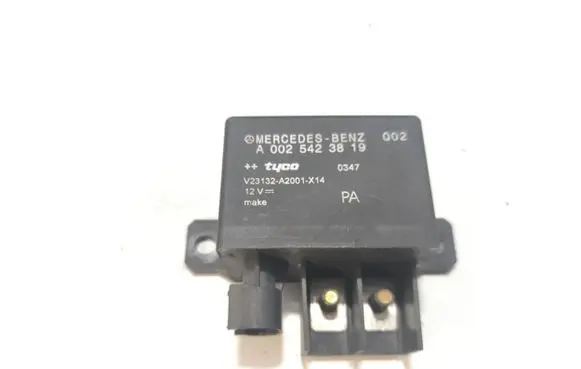 Mercedes-Benz E W211 Charging relay A0025423819 V23132A2001X14