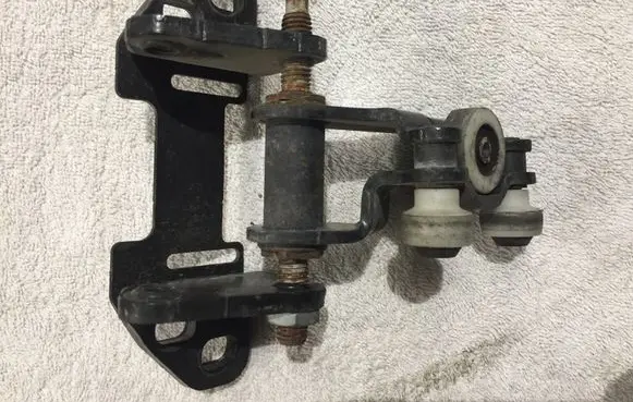 Mercedes-Benz Sprinter W906 Sliding door middle roller runner A9067600247