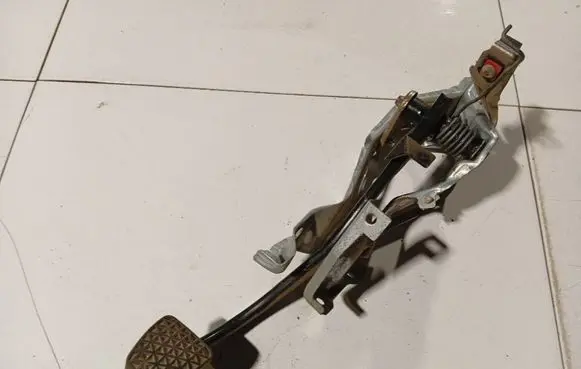 Opel Zafira B Brake pedal 